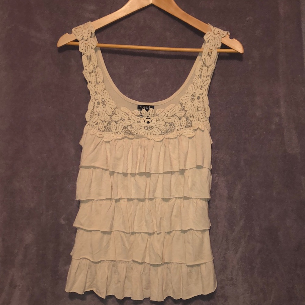 🍀Rue 21: ruffled tank🍀